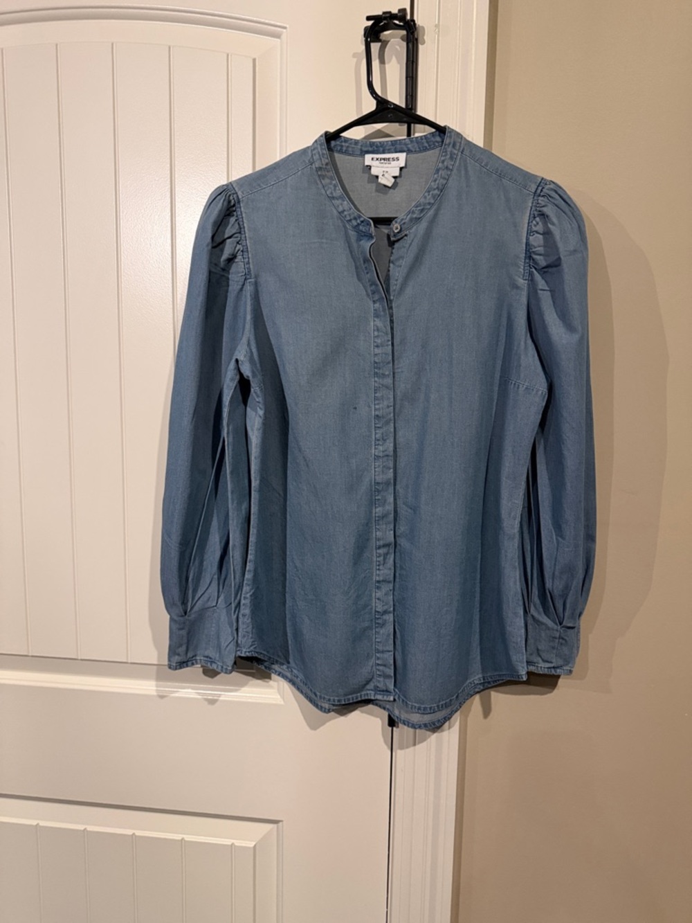 Express Chambray Button-Front Top in Light Blue